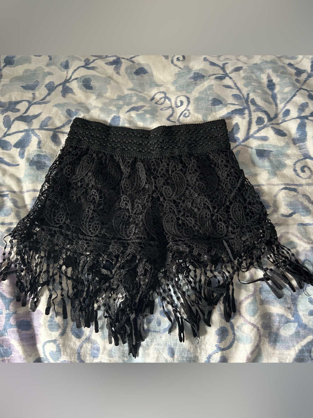 Fashion on earth black lace shorts